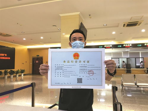 龙泉市饭小样餐饮管理成功领到了我市首张集体用餐配送单位食品经营许可证